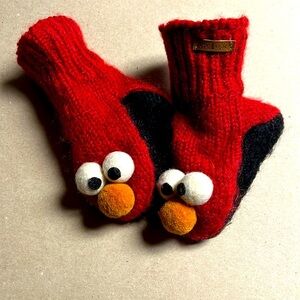 Adorable 80% Wool Sesame Street Elmo Gloves for toddlers